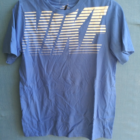 The Nike Tee Dri-Fit Boys Size XL Blue Shirt Sleeve Tee V1 - Picture 1 of 4